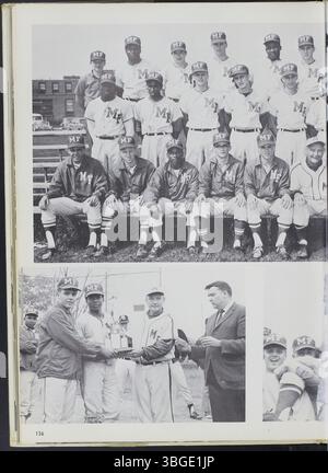 L'annuaire 'Diabolis' de Marion Franklin High School, situé au 1265 Koebel Road à Columbus, Ohio, documente les premières années de l'école. Ouvert en 1953, il a été inauguré le 20 novembre 1953. L'école servait les élèves de la 7e à la 12e année et faisait à l'origine partie du district scolaire du canton de Marion. Banque D'Images