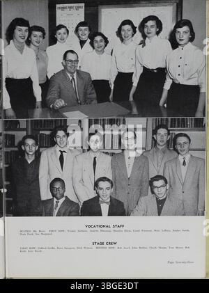 L'annuaire de l'école secondaire North de 1953 documente l'histoire de l'école, y compris son architecture de renouveau roman, sa construction en 1893 et la structure de remplacement en 1924. L'école a fermé en 1979 et a été rouverte sous le nom de Columbus International High School en 2012. Banque D'Images