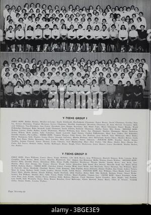 L'annuaire de 1953 de North High School, intitulé « Memory Book », présente l'histoire et l'héritage architectural de l'école, y compris la construction du bâtiment original en 1893 et son remplacement en 1924 au 100 East Arcadia Avenue. Banque D'Images