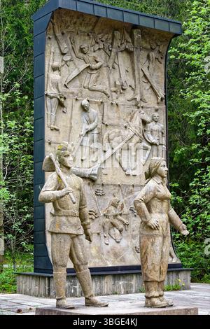 Waldarbeiterdenkmal, Mémorial des travailleurs forestiers à Oberhof, Thuringe, Allemagne. Monument culturel historique est-allemand dans la forêt de Thuringe. Banque D'Images