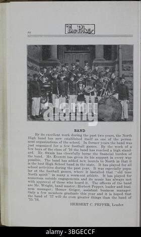 L’annuaire Polaris, édition 1916, saisit l’héritage de North High School en mettant l’accent sur ses débuts en 1892-93. Le bâtiment original a été conçu par Frank L. Packard dans un style néo-roman, avec la structure en pierre de trois étages construite au 100 West 4th Avenue. Charles D. Everett, directeur à partir de 1893, a supervisé son développement. Le bâtiment a été remplacé par une nouvelle installation en 1924 au 100 East Arcadia Avenue. L'école ferme en 1979, puis rouvre en 2012 sous le nom de Columbus International High School. Banque D'Images