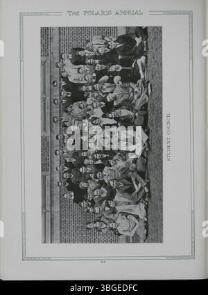 L'annuaire 1928 de l'école secondaire Nord, « The Polaris Annual », commémore l'héritage de l'école et les changements qu'elle a subis depuis sa fondation en 1892. Conçu par Frank L. Packard, le bâtiment Renaissance romane a été remplacé en 1924 par une nouvelle structure sur East Arcadia Avenue, qui a servi de base aux Columbus City Schools jusqu'à sa réouverture sous le nom de Columbus International High School en 2012. Banque D'Images