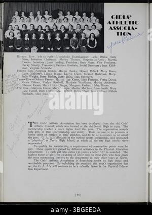 L’édition 1935 de l’annuaire de l’école secondaire Nord, The Polaris Memory Book, traite de la fondation de l’école en 1893. Le premier bâtiment était un style néo-roman de trois étages conçu par Frank L. Packard au 100 West 4th Avenue. L'école a déménagé dans un nouveau site au 100 East Arcadia Avenue en 1924. Après sa fermeture en 1979, l'école a rouvert sous le nom de Columbus International High School en 2012. Banque D'Images