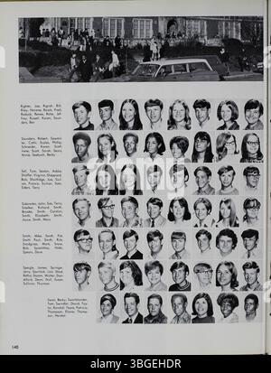 L'annuaire de 1970 de la North High School, intitulé Memory Book, présente l'histoire de l'école et de son directeur, Charles D. Everett, qui a servi de 1893 à 1928. L'annuaire souligne l'évolution de la North High School, de son bâtiment original de style roman conçu par Frank L. Packard à la nouvelle école construite en 1924 au 100 East Arcadia Avenue. L'école a ensuite été rebaptisée Columbus International High School en 2012. Banque D'Images