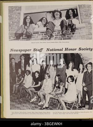 Cette page de l'annuaire 1973 de l'école secondaire West High School, 'The Occident', offre un aperçu de l'histoire de l'école, y compris sa fondation en 1908 au 120 South Central Avenue et l'ouverture du nouveau bâtiment en 1929. L’héritage de l’école s’est poursuivi jusqu’à ce que l’ancien bâtiment soit réaménagé en Starling Junior High, qui a fermé ses portes en 2012. Banque D'Images