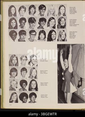 Cette page de l’annuaire 1973 de l’école secondaire West High School, intitulée The Occident, marque l’histoire significative de l’école, à partir de son ouverture en 1908. Il enregistre la croissance de l'institution, de 457 étudiants en 1916 au nouveau bâtiment conçu par Howard Dwight Smith, qui a ouvert ses portes en 1929. L'ancien bâtiment a été transformé en Starling Junior High School jusqu'à sa fermeture en 2012. Banque D'Images