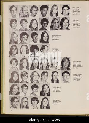Cette page de l'annuaire 1973 de West High School, The Occident, donne un aperçu de l'histoire de l'école. Il note l'ouverture de West High le 8 septembre 1908 et la conception du nouveau bâtiment en 1927 par l'architecte Howard Dwight Smith, né dans l'Ohio. Le nouveau bâtiment, qui a ouvert en 1929, a remplacé le bâtiment d'origine, qui est devenu Starling Junior High School. West High reste opérationnel en 2018. Banque D'Images