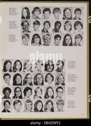 Cette page de l'annuaire 1973 de West High School, 'The Occident', comprend des détails sur l'histoire de l'école. Fondée en 1908, l'école a été transformée en un nouveau bâtiment en 1929, conçu par Howard Dwight Smith. West High continue d'être un établissement d'enseignement clé, tandis que le bâtiment d'origine est devenu plus tard Starling Junior High, maintenant fermé. Banque D'Images