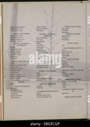 L’annuaire Diabolis 1976 de l’école secondaire Marion Franklin de Columbus, Ohio, retrace l’histoire de l’ouverture de l’école le 4 septembre 1953 et de sa dédicace le 20 novembre 1953. L'école a d'abord servi les années 7-12 et faisait partie du Marion Township School District. Banque D'Images