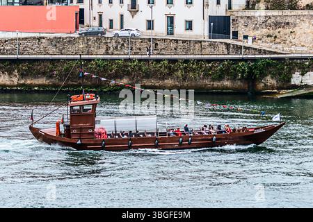 Porto, Portugal 15 mai 2022 : ALIAS Porto, est la deuxième plus grande ville du Portugal, après Lisbonne, et l'une des principales zones urbaines de la péninsule ibérique. Banque D'Images