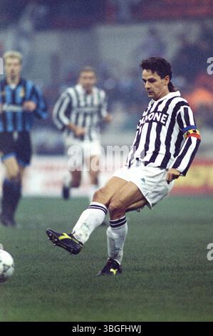 Magazine Football Japonais 1995 – Roberto Baggio (Italie/Juventus) – Édition Originale RARE
