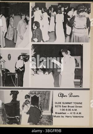 La page 195 de l'annuaire du lycée de Reynoldsburg de 1978 met en évidence l'histoire de l'éducation de la ville, les premières écoles et le développement de l'Union Academy et des campus ultérieurs. Banque D'Images