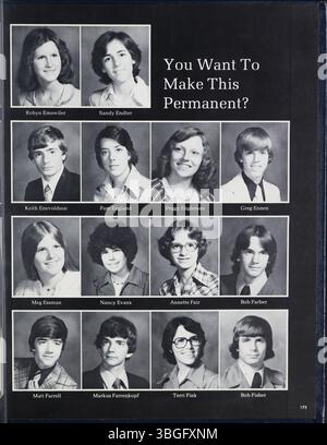 L'édition 1977 de l'annuaire de la Whetstone High School, The Legend, présente les faits saillants de l'histoire de l'école. Whetstone High a été créé en 1961 pour remédier à la surpopulation à North High School. L'annuaire fournit un aperçu de l'année scolaire, de la vie étudiante et des réalisations scolaires en 1977. Banque D'Images