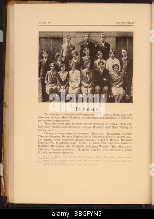 L'annuaire 1928 'Ye Crucible' de l'East High School décrit l'histoire, les activités et la conception architecturale de l'institution. Le second bâtiment, construit en 1922 par Howell & Thomas dans un style néo-classique, a été dédié en 1923. La première école a ouvert ses portes en 1899 et a été déplacée à son emplacement actuel en 1923. Banque D'Images