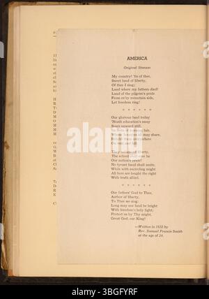 L'annuaire 1928 de l'East High School, « Ye Crucible », commémore le déménagement de l'école à son emplacement actuel au 1500 East Broad Street en 1923. Conçu par Howell & Thomas dans un style néo-classique, le bâtiment a été inauguré le 11 octobre 1923. L'école a fonctionné pour la première fois dans des installations temporaires en 1897 avant l'ouverture d'un bâtiment permanent en 1899. Les rénovations ont été achevées en décembre 2008. Banque D'Images
