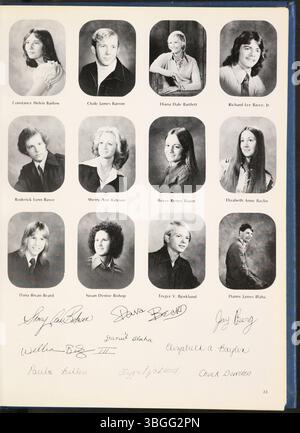 L'annuaire Reynolian de 1976 documente l'histoire du lycée de Reynoldsburg. La première école de la région était une cabane en rondins construite en 1819. En 1858, une école de briques à deux étages a été créée, et en 1868, la Reynoldsburg Union Academy a été fondée. Le bâtiment a été rénové en 1925. Le premier annuaire, Reynolian, a été publié en 1943. Aujourd'hui, le lycée de Reynoldsburg a des campus sur Livingston Avenue et Summit Road. Banque D'Images