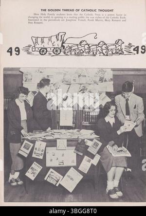 L'annuaire 1949 de l'école secondaire Sainte famille, 'le pilote', comprend des portraits d'élèves et d'enseignants, ainsi que des enregistrements d'événements et d'activités de l'année scolaire. École Sainte famille fermée en 1971. Banque D'Images