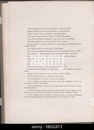 La page de l'annuaire 1949 de l'école secondaire Holy Family, intitulée 'The Pilot', met en lumière la classe senior et leurs réalisations, capturant les dernières années de l'école avant sa fermeture en 1971. La Sainte famille a été créée en 1912. Banque D'Images