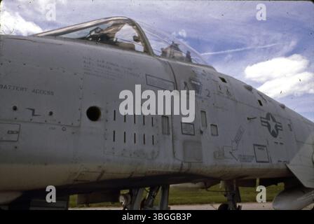 Vue latérale rapprochée d'un Fairchild Republic A-10A Thunderbolt II exposé au Port Columbus International Air Show. L'avion fait partie d'une exposition de l'aviation militaire. Banque D'Images