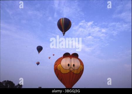 Les montgolfières participent au Festival de montgolfières de Columbus. Le ballon Garfield, sponsorisé par Columbus Dispatch, est présenté avec environ 85 autres ballons. L'événement, qui s'est tenu du 12 au 20 juillet 1986, a été affecté par le mauvais temps. Banque D'Images