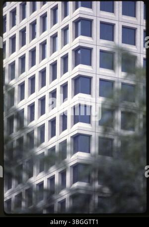 Le bâtiment Ohio Bell, situé à l'angle nord-ouest de East Gay Street et North 4th Street, a été construit à l'origine comme une structure de quatre étages en 1956. Trois autres étages ont été ajoutés en 1966, et sept autres étages ont été construits à partir de 1972. Banque D'Images