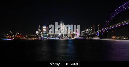 Sydney. 5 juin 2025. Cette photo prise le 5 juin 2025 montre une vue du festival des lumières Vivid Sydney à Sydney, en Australie. Vivid Sydney, une célébration annuelle de la créativité, de l'innovation et de la technologie, se tient ici du 23 mai au 14 juin de cette année. Crédit : ma Ping/Xinhua/Alamy Live News Banque D'Images