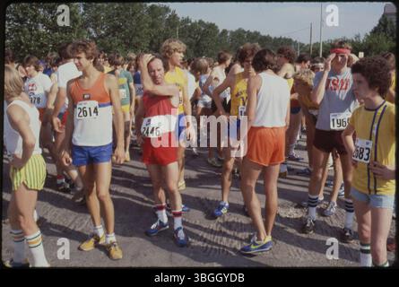 Les coureurs participent au marathon de Columbus, qui a eu lieu pour la première fois en 1978 et est devenu un événement annuel. La course s'appelait à l'origine le Columbus Bank One Marathon et est maintenant connue sous le nom de Nationwide Children's Hospital Columbus Marathon. Banque D'Images