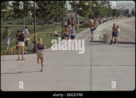 Les coureurs participent au marathon annuel de Columbus, qui a eu lieu pour la première fois en 1978 et qui a lieu chaque année le troisième dimanche d'octobre. La course, connue sous le nom de Nationwide Children's Hospital Columbus Marathon, s'appelait autrefois Columbus Bank One Marathon jusqu'en 1986. Banque D'Images