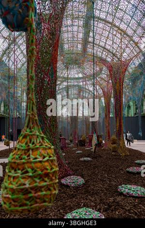 Paris, France. 05 juin 2025. Euphoria est le plus grand événement au monde dédié aux installations pneumatiques et gonflables. L'édition de cette année présente 20 nouvelles œuvres d'art interactives à grande échelle créées par certains des artistes contemporains les plus célèbres. Banque D'Images