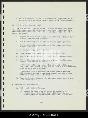 Le spectrophotomètre Beckman DK, introduit en 1957, est une amélioration du modèle DU. Cet instrument a élargi sa portée au proche infrarouge grâce au chimiste Wilbur I. Kaye, qui a aidé à le développer pendant son mandat chez Beckman instruments. Le modèle DK est nommé d’après les contributions de Kaye. Banque D'Images