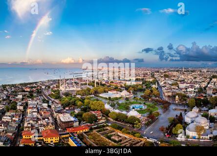 Istanbul, Sultanahmed district, Eminönü, mer de Marmara, Mosquée bleue, arc-en-ciel Banque D'Images