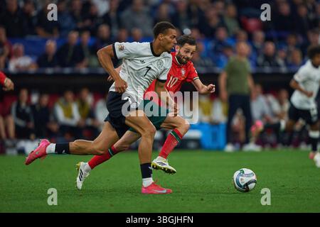 Felix Nmecha, DFB 7 Competition for the ball, tackling, duel, header, zweikampf, action, combat contre Bernardo Silva, Por 10 dans le match de demi-finale de l'UEFA Nations League 2025 ALLEMAGNE - PORTUGAL 1-2 dans la saison 2024/2025 le 4 juin 2025 à Munich, Allemagne. Photographe : Peter Schatz Banque D'Images