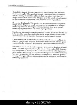 En 1996, la ville de Columbus a lancé un programme de police communautaire visant à prévenir le crime par la participation communautaire. Le Bureau d'intervention stratégique (BSR) a été créé pour superviser cet effort, combinant l'application de la loi traditionnelle avec une approche proactive. Les citoyens sont engagés dans l'identification des problèmes, et des agents spécialement formés mettent en œuvre des solutions. Un sondage d'opinion publique évalue l'impact du programme sur la sécurité et la criminalité. Banque D'Images