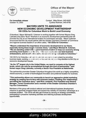 Cette série de communiqués de presse du bureau du maire Michael Coleman en 2003 comprend des annonces importantes concernant les politiques municipales, le leadership politique et le service communautaire. Coleman, premier maire afro-américain de Columbus, a servi de 2000 à 2016. Banque D'Images