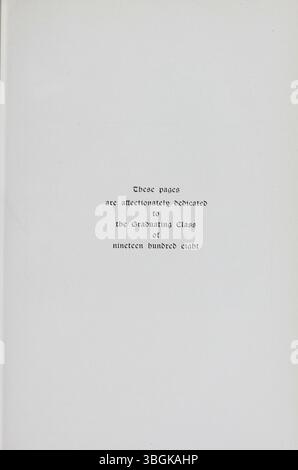 Le South High School Yarbook, The Optic, de 1907 à 2012, couvre l'évolution historique de l'école à Columbus, Ohio. Initialement située dans plusieurs bâtiments depuis sa fondation en 1895, l'école a déménagé dans son emplacement définitif sur la rue Ann en 1924. L’édifice Barrett, nommé d’après le premier directeur, a fermé en 2006 après avoir servi de résidence à l’école pendant de nombreuses années. Banque D'Images