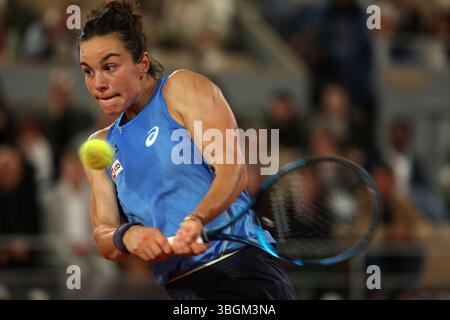 Paris, France. 05 juin 2025. Lois boisson, de France, joue contre Coco Gauff, des É.-U., lors de son match de demi-finale à l’Open de France de Tennis à Roland Garros, à Paris, en France, le jeudi 5 juin 2025. GAUFF a gagné 6-1, 6-2. Photo de Maya Vidon-White/UPI crédit : UPI/Alamy Live News Banque D'Images