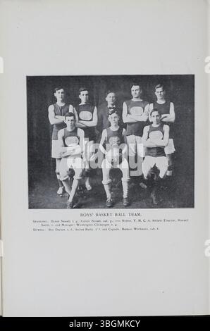 L'annuaire de 1907-12, 'The Optic', volume 1, numéro 1, de South High School à Columbus, Ohio, donne un aperçu des premières années de l'école. Située au 1160, rue Ann, l'école occupait plusieurs bâtiments avant de déménager à son emplacement actuel en 1924. Le bâtiment Ann Street a fermé pour rénovation en 2007, tandis que le bâtiment Barrett, du nom de C. S. Barrett, a servi d'école secondaire jusqu'en 2006. Banque D'Images