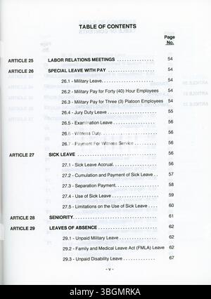 Le contrat de négociation collective entre la ville de Columbus et la section locale 67 du syndicat des pompiers de Columbus, signé en 1996, comprend des dispositions sur les salaires, les avantages sociaux et les heures de travail des professionnels des services d’incendie. Banque D'Images
