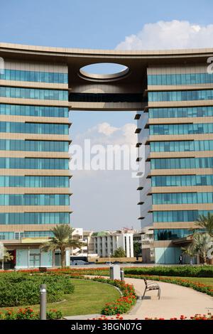 DUBAÏ, Émirats arabes Unis - 16 NOVEMBRE : vue sur le bâtiment des prix Al Hudaiba le 16 novembre 2019 Banque D'Images