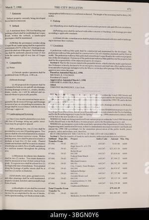 Le Columbus City Bulletin de 1998, supervisé par le greffier de la ville, contient les délibérations du conseil municipal, les mises à jour de la fonction publique, les ordonnances, les résolutions et les annonces de soumissions et de propositions. Banque D'Images