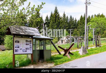 Mémorial du rideau de fer dans la vallée de la Vltava près de Bucina dans le parc national de Sumava à Sumava en République tchèque Banque D'Images