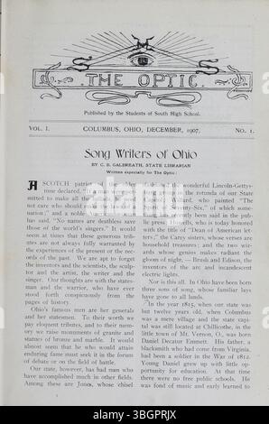 La page 5 de l'annuaire 1907-12 de South High School, 'The Optic', comprend un historique détaillé des transitions de l'école. South High School, fondée à Columbus, Ohio, a occupé plusieurs endroits de 1895 à 2009. Le bâtiment Barrett a été nommé d'après C.S. Barrett, le premier directeur de l'école, et a continué à servir de point de repère clé jusqu'en 2006, lorsque le bâtiment de la rue Ann a subi de vastes travaux de rénovation. Banque D'Images