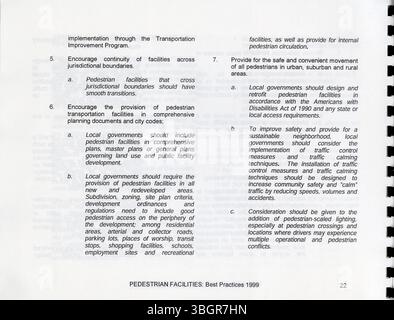 Le guide de 1999, « installations piétonnes : meilleures pratiques », fournit un ensemble de stratégies efficaces pour élaborer et améliorer les programmes pour les piétons. Le guide comprend les leçons apprises des collectivités à l'échelle nationale pour remédier aux lacunes en matière d'infrastructure. Banque D'Images