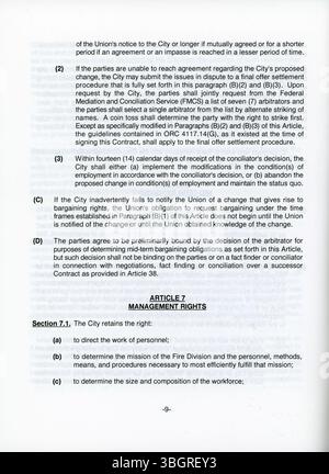 Le contrat de négociation collective de 1986 entre la ville de Columbus et la section locale 67 du syndicat des pompiers, mis en œuvre en 1996, porte sur la rémunération, les avantages sociaux, les protocoles de sécurité, et les conditions de travail des pompiers. Banque D'Images