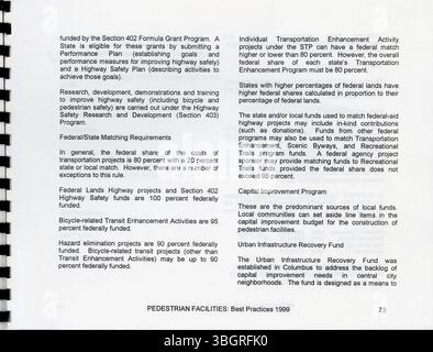 Ce guide des pratiques exemplaires pour les installations piétonnes de 1999 compile les pratiques exemplaires des collectivités de partout aux États-Unis pour élaborer et améliorer des programmes de piétons afin de relever les défis liés aux infrastructures et d'améliorer la praticité de la marche. Banque D'Images