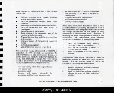 Le guide 1999 installations piétonnes : meilleures pratiques fournit aux collectivités locales des recommandations pour élaborer ou améliorer des programmes de piétons, fondés sur des pratiques réussies de partout au pays, afin de remédier aux lacunes communes des infrastructures. Banque D'Images