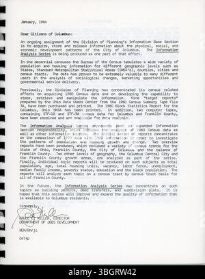 Ce rapport de 1984 analyse les changements dans les caractéristiques du recensement de la région urbaine du centre de l'Ohio, en se concentrant sur les données sur la population et le logement des recensements de 1970 et de 1980. Il donne un aperçu des changements intervenus dans les schémas démographiques et de logement dans la région au cours de la décennie. Banque D'Images