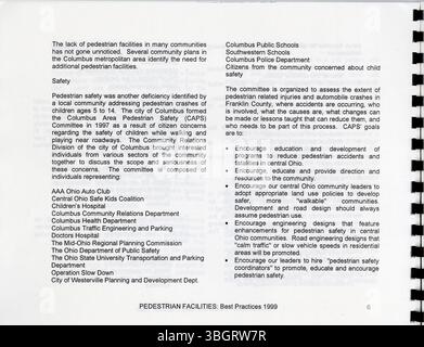 Le guide 1999 installations piétonnes : meilleures pratiques fournit un cadre aux collectivités pour améliorer les infrastructures piétonnes en remédiant aux lacunes et en adoptant des pratiques éprouvées partout aux États-Unis Banque D'Images