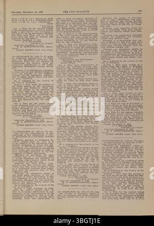 Cette édition du Columbus City Bulletin de 1957 contient les actes du conseil municipal, les ordonnances adoptées, les notes de la fonction publique, les annonces de soumissions et de propositions, et les activités du conseil d'achat. Banque D'Images