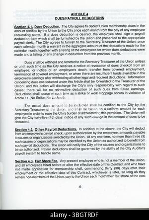 Le contrat de négociation collective entre la ville de Columbus et la section locale 67 du syndicat des pompiers de Columbus, établi en 1986, a été officiellement mis en œuvre en 1996. Elle régit les relations de travail entre la ville et le syndicat. Banque D'Images